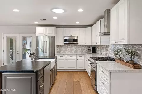 Kitchen - 4025 E Osborn Rd, Phoenix, AZ 85018 photo 2 of 4