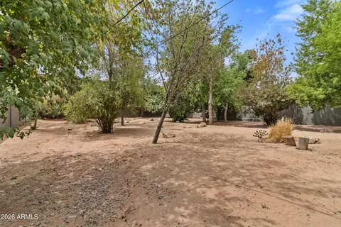 Exterior - 4025 E Osborn Rd, Phoenix, AZ 85018 photo 6 of 7