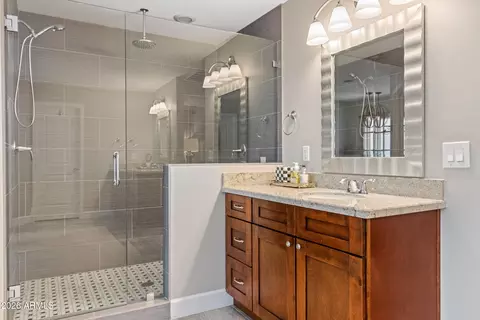 Bath - 4025 E Osborn Rd, Phoenix, AZ 85018 photo 3 of 5