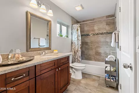 Bath - 4025 E Osborn Rd, Phoenix, AZ 85018 photo 5 of 5