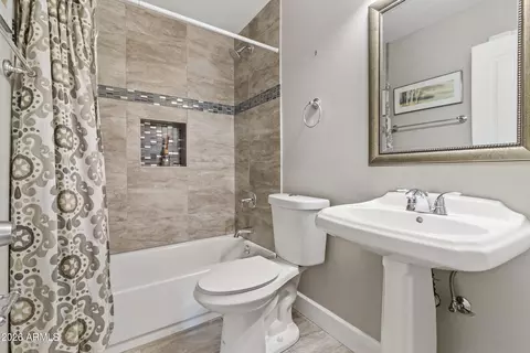Bath - 4025 E Osborn Rd, Phoenix, AZ 85018 photo 4 of 5