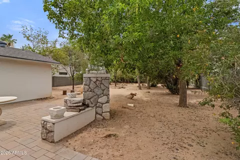 Exterior - 4025 E Osborn Rd, Phoenix, AZ 85018 photo 4 of 7