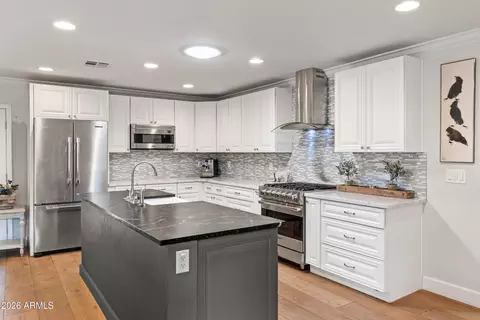 Kitchen - 4025 E Osborn Rd, Phoenix, AZ 85018 photo 3 of 4