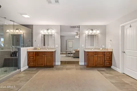 Bath - 4025 E Osborn Rd, Phoenix, AZ 85018 photo 2 of 5