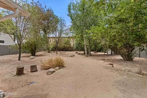 Exterior - 4025 E Osborn Rd, Phoenix, AZ 85018 photo 5 of 7