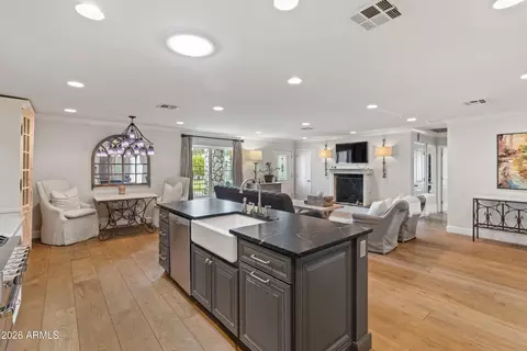 Kitchen - 4025 E Osborn Rd, Phoenix, AZ 85018 photo 4 of 4