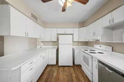 Kitchen - 8934 N 55th Dr, Glendale, AZ 85302 photo 2 of 2