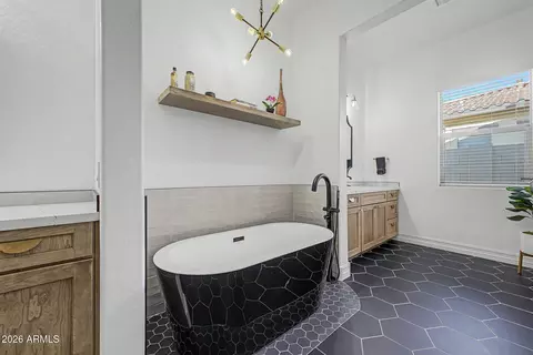Bath - 2910 E Athena Ave, Gilbert, AZ 85297 photo 2 of 8