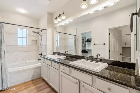 Bath - 3935 E Rough Rider Rd #1034, Phoenix, AZ 85050 photo 1 of 3