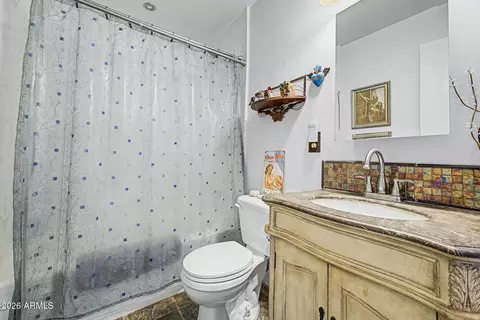 Bath - 1202 E Becker Ln, Phoenix, AZ 85020 photo 1 of 1