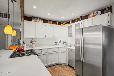 Kitchen - 1202 E Becker Ln, Phoenix, AZ 85020 photo 5 of 5