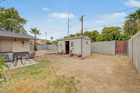 Exterior - 1202 E Becker Ln, Phoenix, AZ 85020 photo 2 of 4