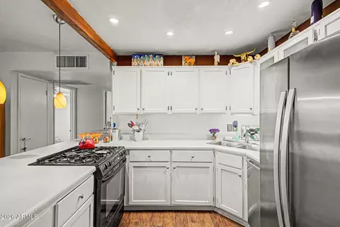 Kitchen - 1202 E Becker Ln, Phoenix, AZ 85020 photo 4 of 5