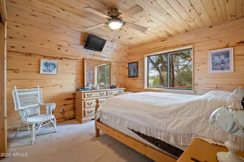 Bedroom - 2290 Thunderbird Way, Overgaard, AZ 85933 photo 1 of 5