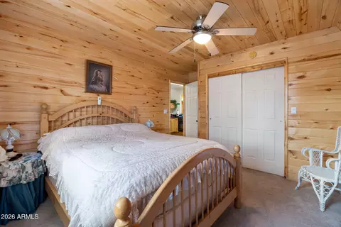 Bedroom - 2290 Thunderbird Way, Overgaard, AZ 85933 photo 2 of 5