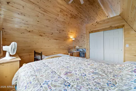 Bedroom - 2290 Thunderbird Way, Overgaard, AZ 85933 photo 4 of 5
