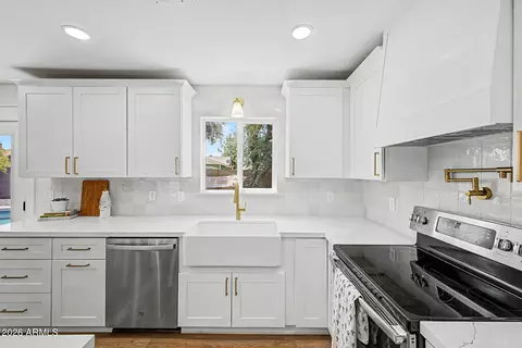 Kitchen - 2425 E Inverness Ave, Mesa, AZ 85204 photo 2 of 3