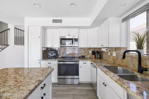 Kitchen - 4323 E Lone Cactus Dr, Phoenix, AZ 85050 photo 3 of 4