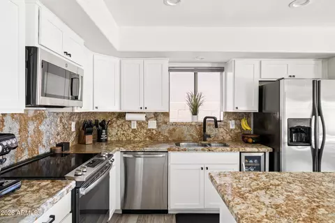 Kitchen - 4323 E Lone Cactus Dr, Phoenix, AZ 85050 photo 2 of 4