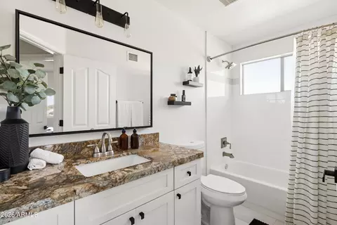 Bath - 4323 E Lone Cactus Dr, Phoenix, AZ 85050 photo 4 of 5