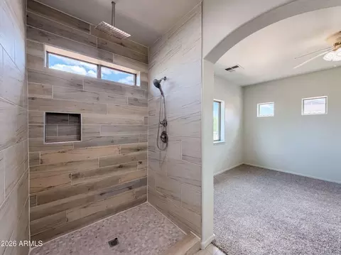 Bath - 5641 S 10th Dr, Phoenix, AZ 85041 photo 5 of 5