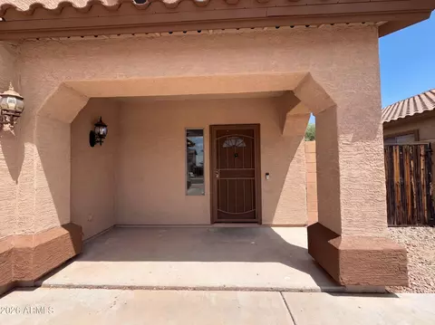 Exterior - 5641 S 10th Dr, Phoenix, AZ 85041 photo 4 of 7