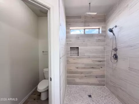 Bath - 5641 S 10th Dr, Phoenix, AZ 85041 photo 4 of 5