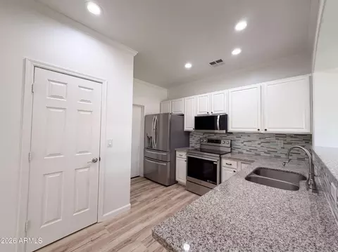 Kitchen - 5641 S 10th Dr, Phoenix, AZ 85041 photo 2 of 2