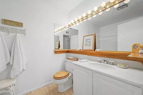 Bath - 1518 E Northshore Dr, Tempe, AZ 85283 photo 3 of 4