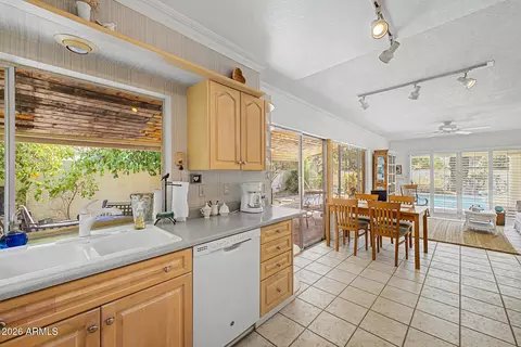 Kitchen - 1518 E Northshore Dr, Tempe, AZ 85283 photo 2 of 2