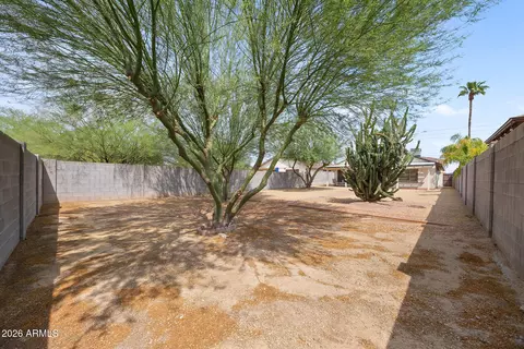 Exterior - 2111 E Paradise Ln, Phoenix, AZ 85022 photo 7 of 7