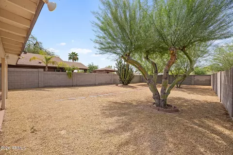 Exterior - 2111 E Paradise Ln, Phoenix, AZ 85022 photo 5 of 7