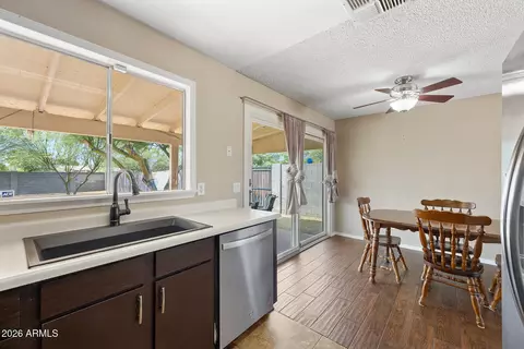 Kitchen - 2111 E Paradise Ln, Phoenix, AZ 85022 photo 4 of 4
