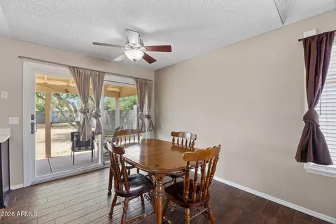 Dining - 2111 E Paradise Ln, Phoenix, AZ 85022 photo 3 of 5