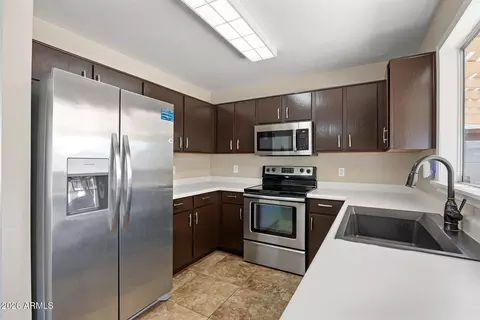 Kitchen - 2111 E Paradise Ln, Phoenix, AZ 85022 photo 2 of 4