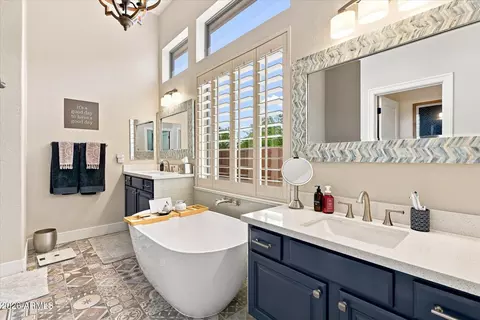 Bath - 7963 E Sugarloaf Cir, Mesa, AZ 85207 photo 2 of 6