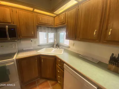 Kitchen - 1522 S Omaha Dr, Apache Junction, AZ 85119 photo 4 of 8