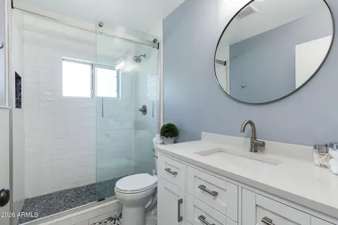 Bath - 3418 E Roma Ave, Phoenix, AZ 85018 photo 2 of 2