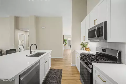 Kitchen - 1812 E Sagebrush St, Gilbert, AZ 85296 photo 4 of 5