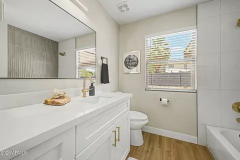 Bath - 1812 E Sagebrush St, Gilbert, AZ 85296 photo 3 of 3