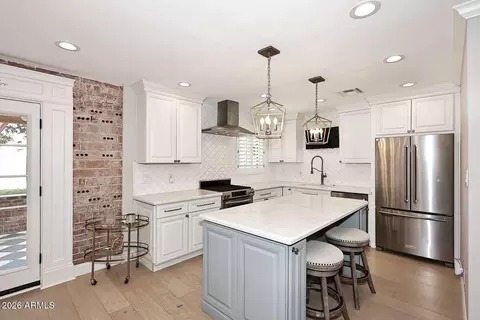 Kitchen - 2230 E Devonshire Ave, Phoenix, AZ 85016 photo 1 of 5