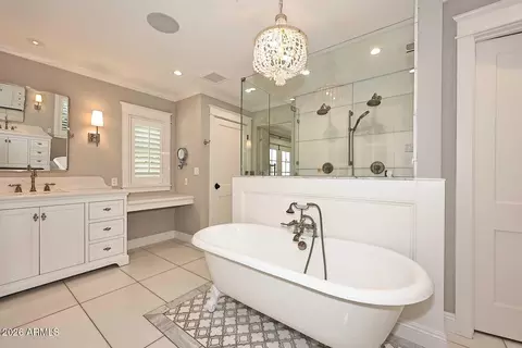 Bath - 2230 E Devonshire Ave, Phoenix, AZ 85016 photo 6 of 7