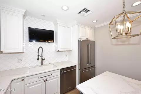 Kitchen - 2230 E Devonshire Ave, Phoenix, AZ 85016 photo 4 of 5