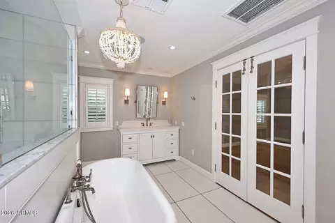 Bath - 2230 E Devonshire Ave, Phoenix, AZ 85016 photo 4 of 7