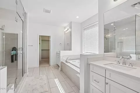 Bath - 2968 E Appaloosa Rd, Gilbert, AZ 85296 photo 3 of 5