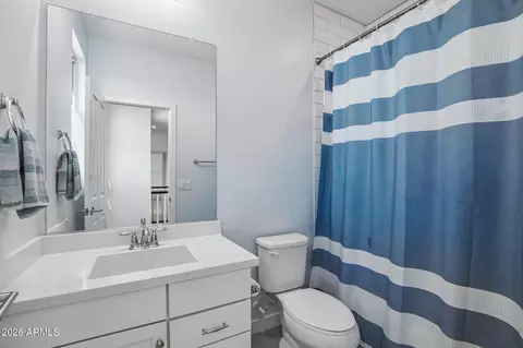 Bath - 2968 E Appaloosa Rd, Gilbert, AZ 85296 photo 2 of 5