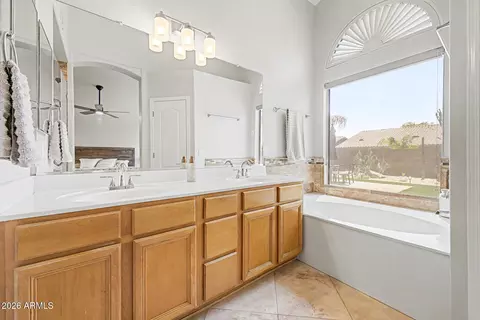 Bath - 4327 E Tether Trl, Phoenix, AZ 85050 photo 2 of 3