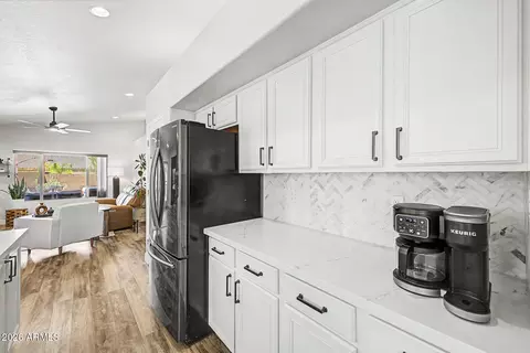 Kitchen - 4327 E Tether Trl, Phoenix, AZ 85050 photo 5 of 6