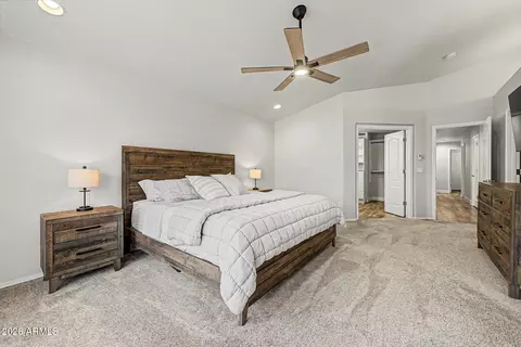 Bedroom - 4327 E Tether Trl, Phoenix, AZ 85050 photo 1 of 3