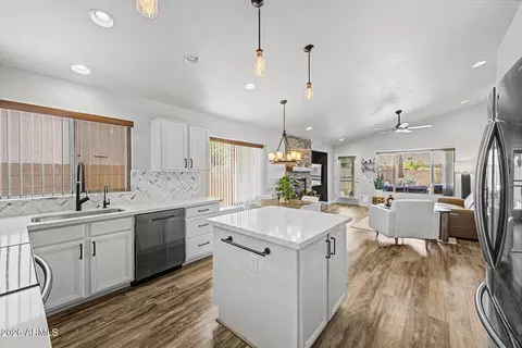 Kitchen - 4327 E Tether Trl, Phoenix, AZ 85050 photo 2 of 6